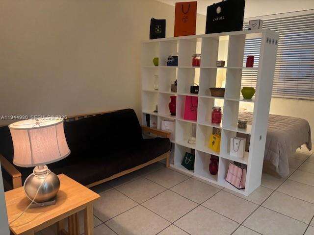 Decoplage Unit #512 | Picture 1