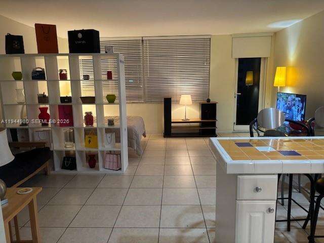 Decoplage Unit #512 | Picture 2