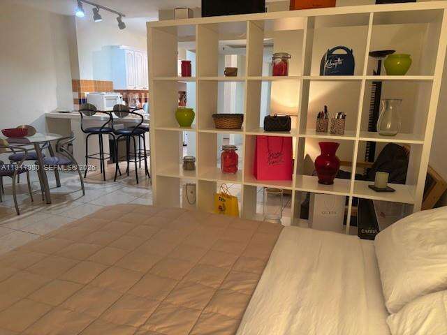 Decoplage Unit #512 | Picture 3