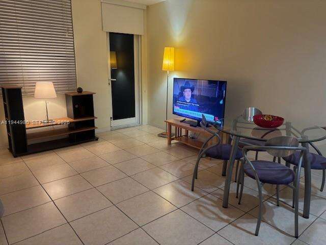 Decoplage Unit #512 | Picture 6