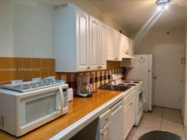 Decoplage Unit #512 | Picture 10