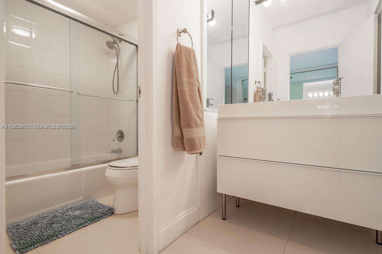 Decoplage Unit #503 | Picture 16