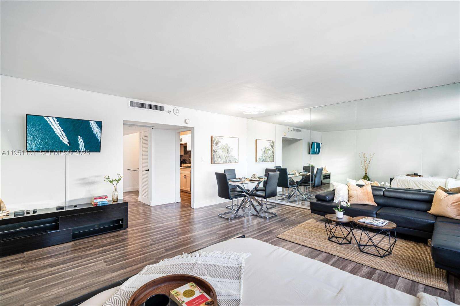 Decoplage Unit #901 | Picture 9