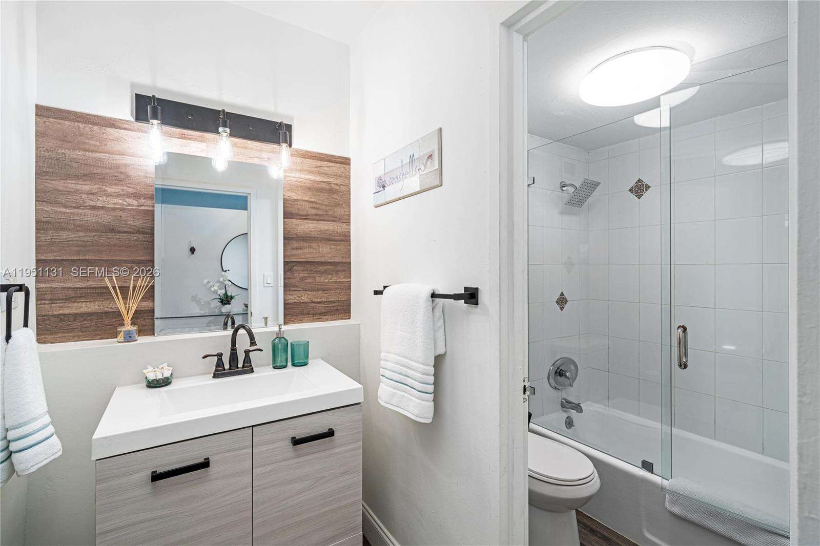 Decoplage Unit #901 | Picture 10