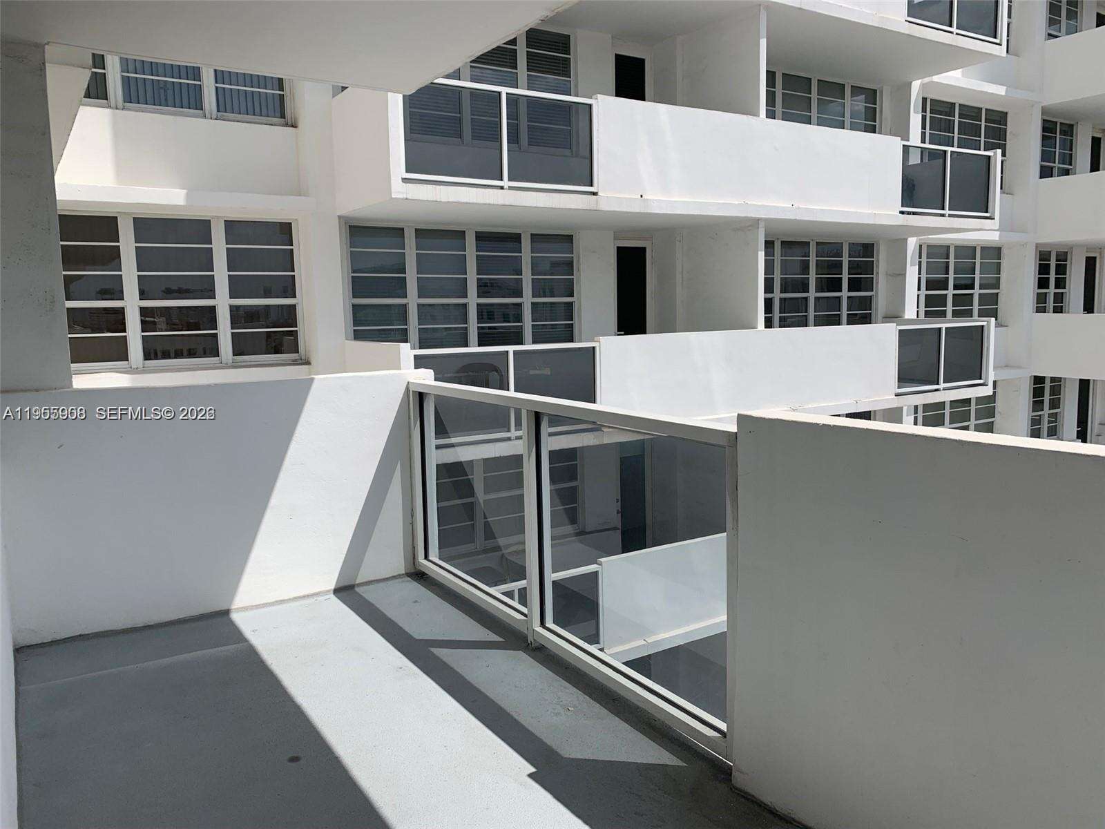 Decoplage Unit #903 | Picture 2