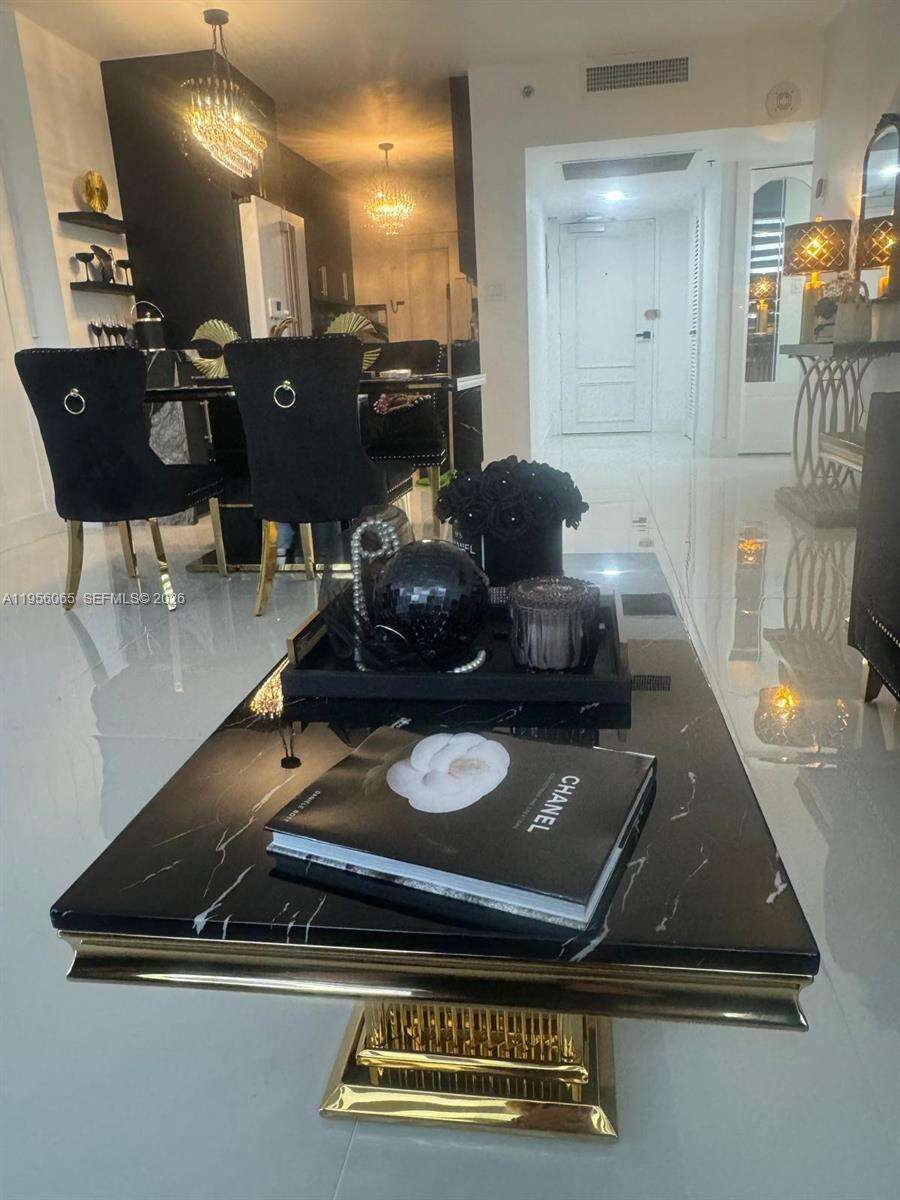 Decoplage Unit #408 | Picture 2