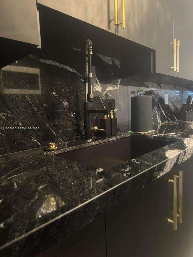 Decoplage Unit #408 | Picture 3