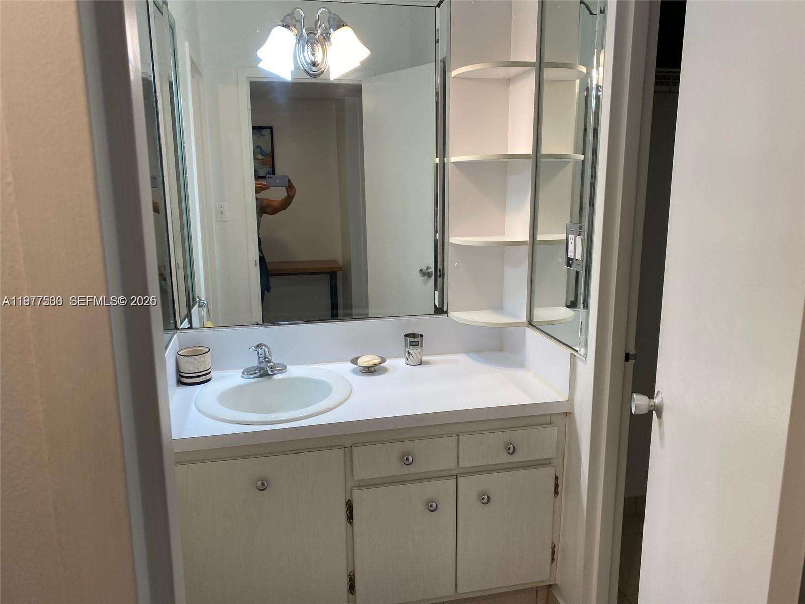 Decoplage Unit #304 | Picture 4