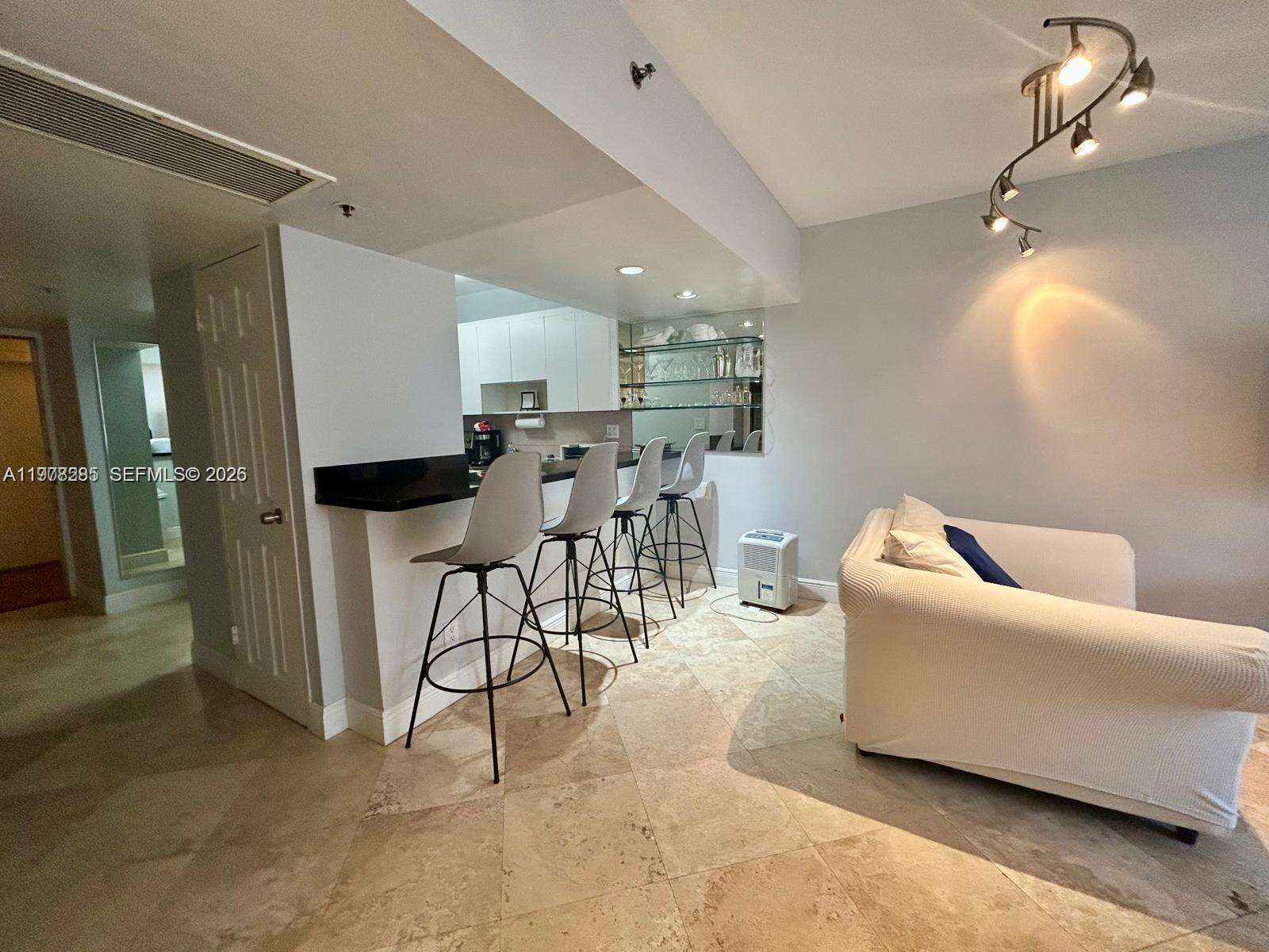 Decoplage Unit #728 | Picture 8