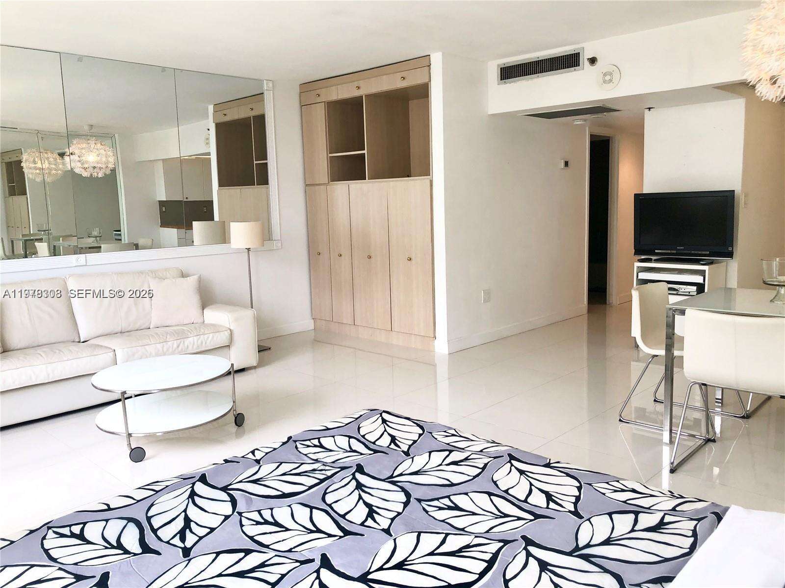 Decoplage Unit #524 | Picture 1