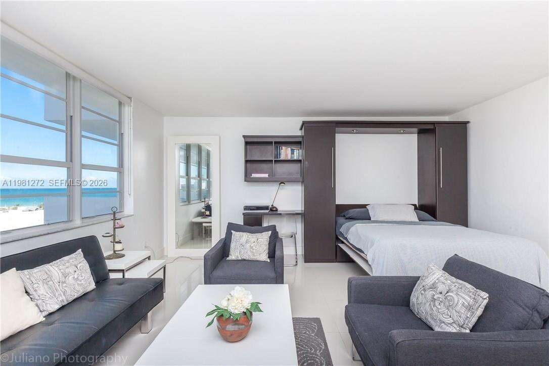 Decoplage Unit #806 | Picture 1