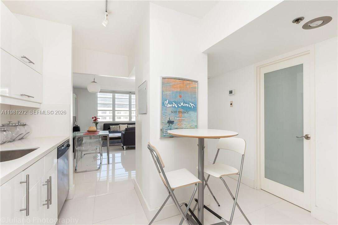 Decoplage Unit #806 | Picture 6