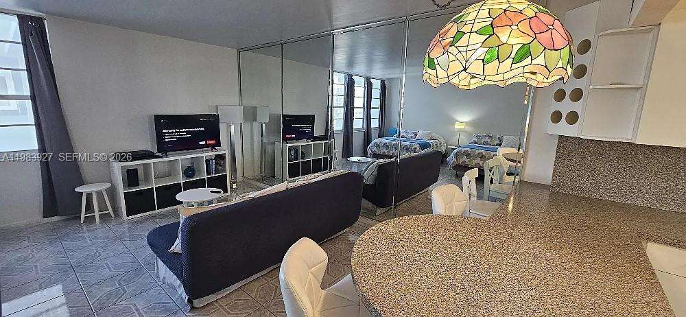 Decoplage Unit #616 | Picture 6