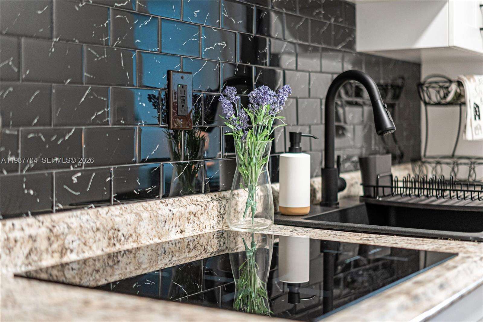 Decoplage Unit #901 | Picture 11