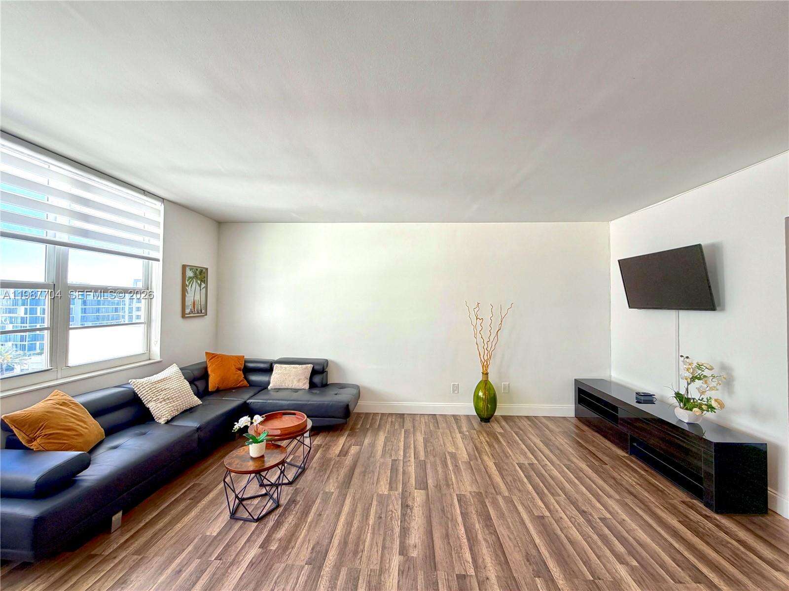 Decoplage Unit #901 | Picture 3