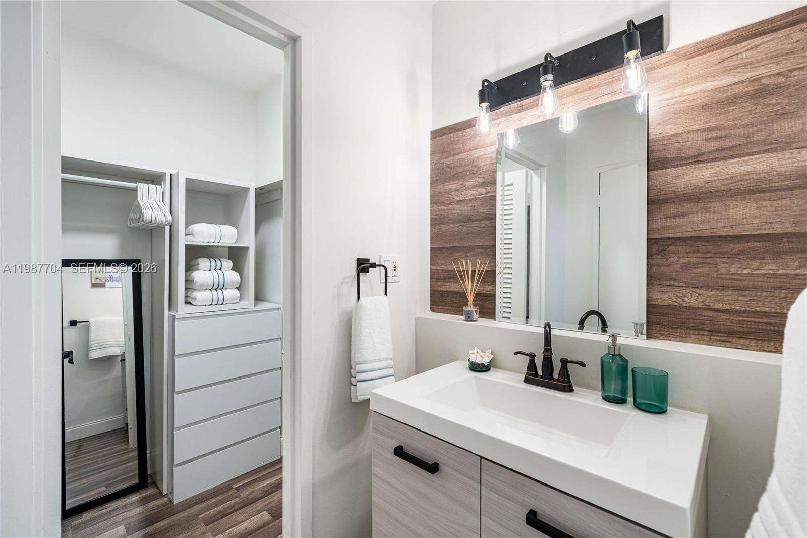 Decoplage Unit #901 | Picture 7