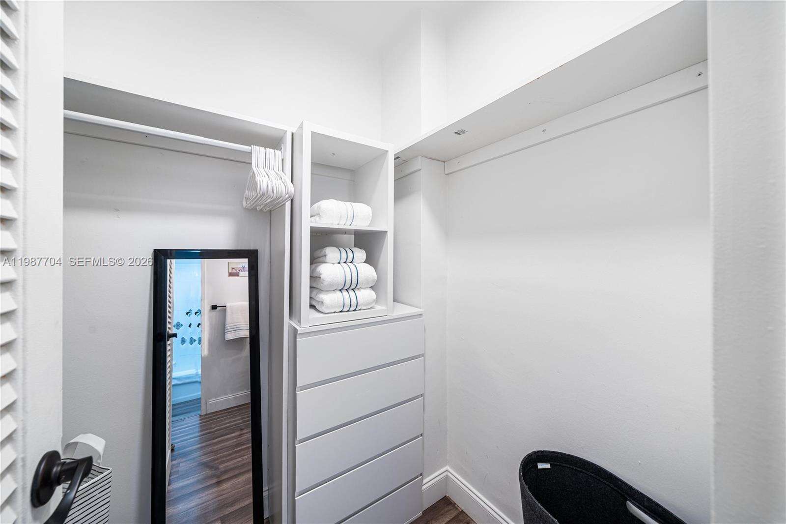 Decoplage Unit #901 | Picture 9