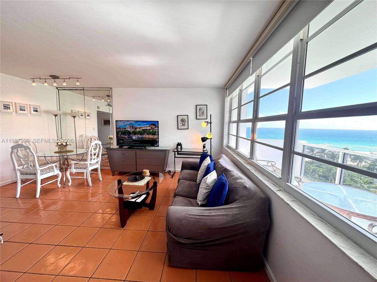 Decoplage Unit #836 | Picture 12