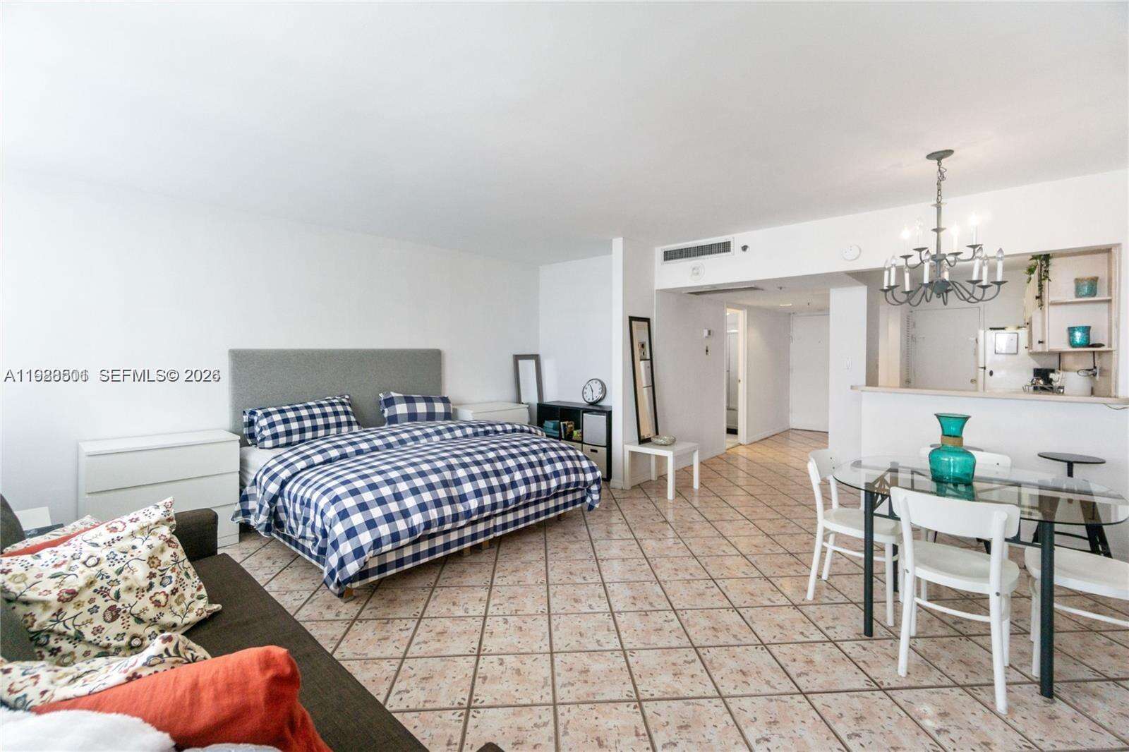 Decoplage Unit #818 | Picture 2