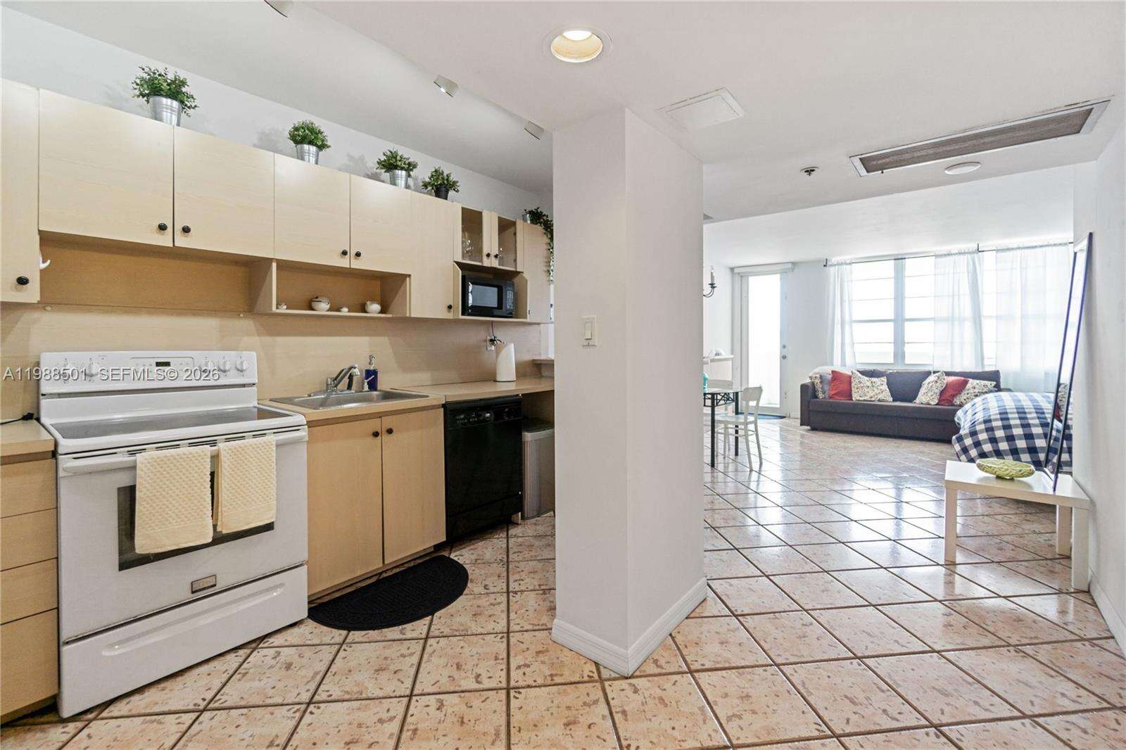 Decoplage Unit #818 | Picture 6