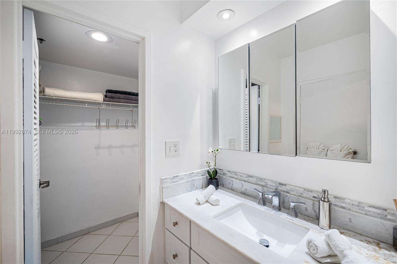 Decoplage Unit #515 | Picture 16