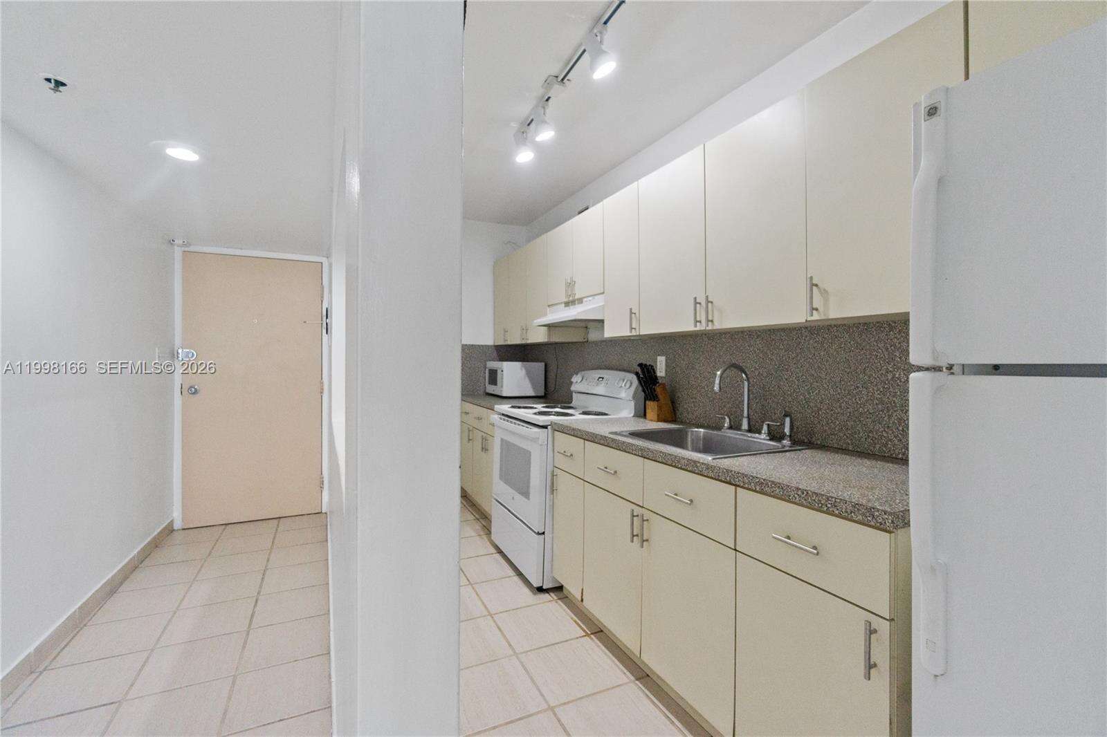 Decoplage Unit #734 | Picture 8