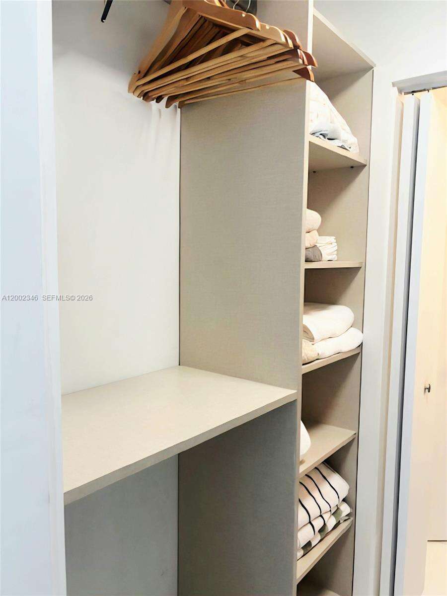 Decoplage Unit #927 | Picture 16