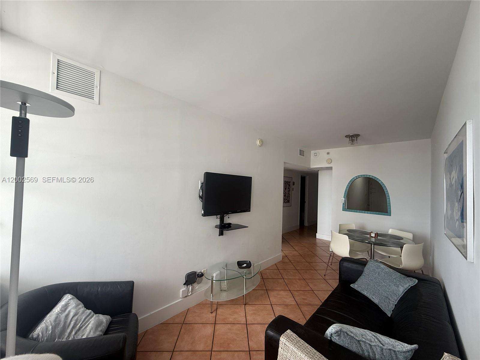 Decoplage Unit #1209 | Picture 2