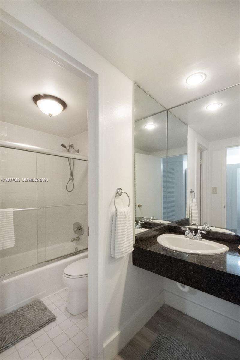 Decoplage Unit #439 | Picture 6