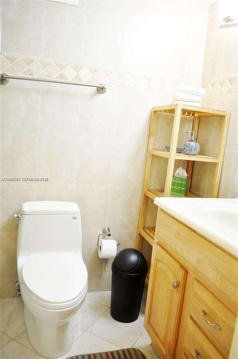 Decoplage Unit #534 | Picture 12