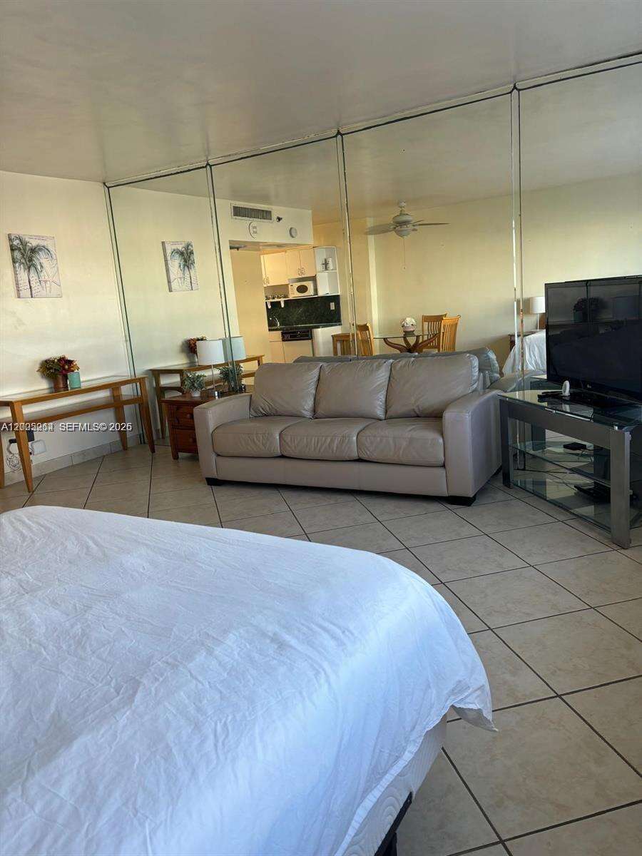 Decoplage Unit #731 | Picture 1