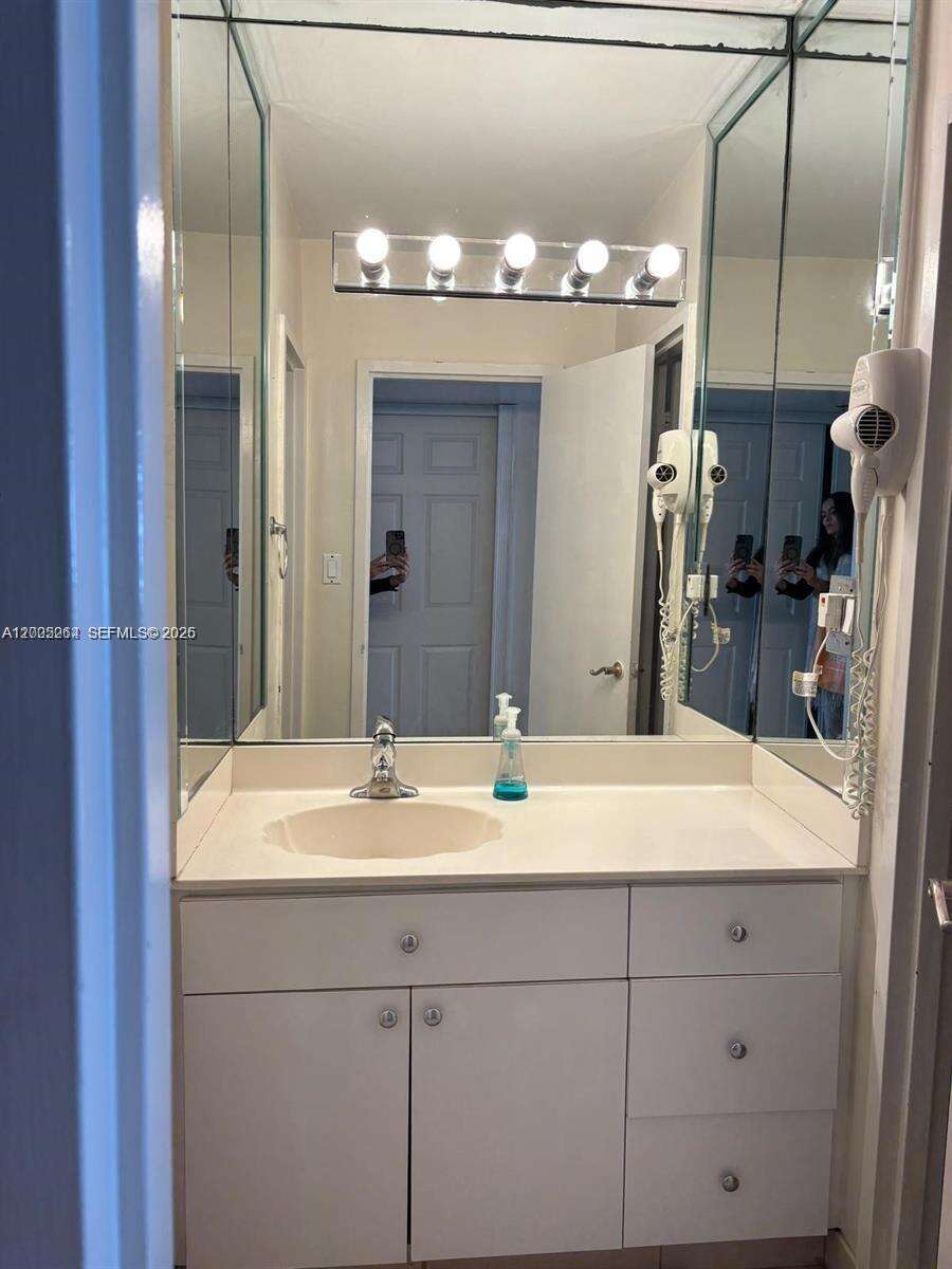 Decoplage Unit #731 | Picture 11