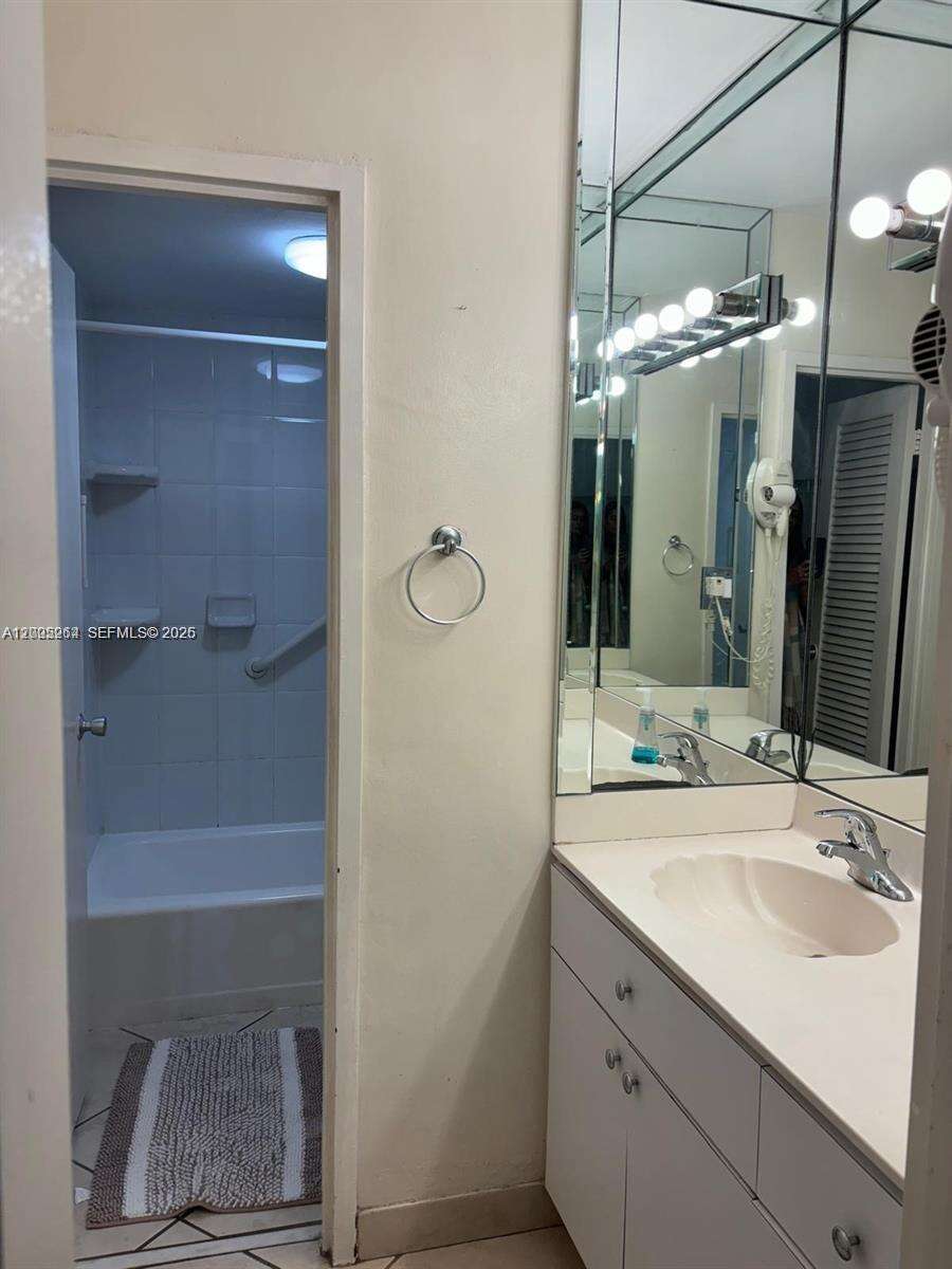 Decoplage Unit #731 | Picture 10