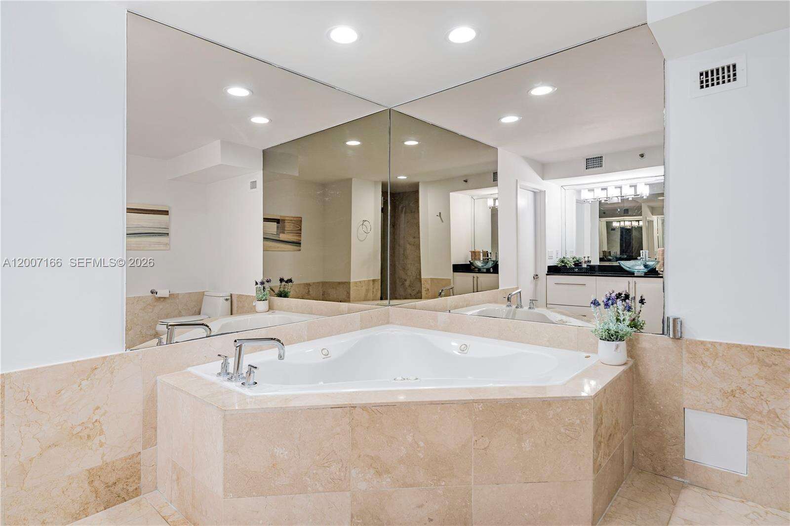 Decoplage Unit #944 | Picture 18