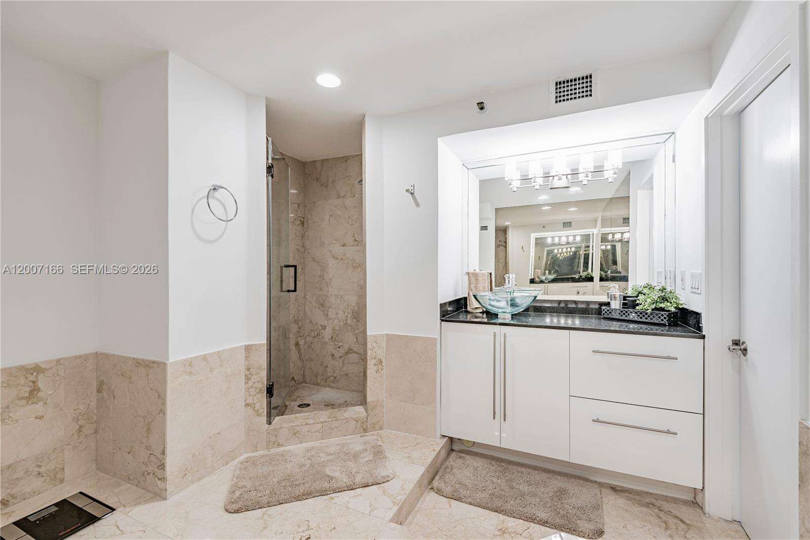 Decoplage Unit #944 | Picture 19