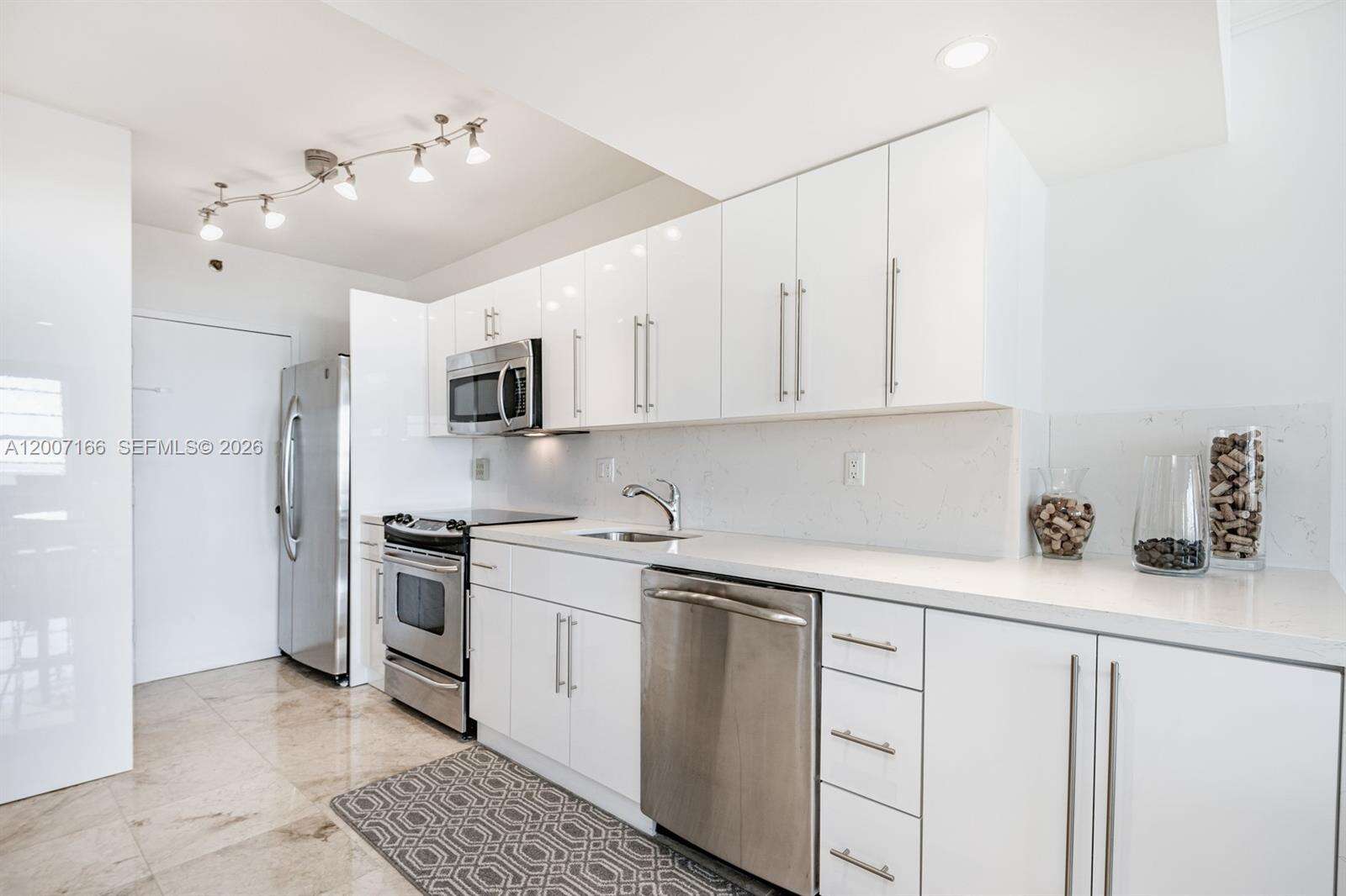 Decoplage Unit #944 | Picture 4