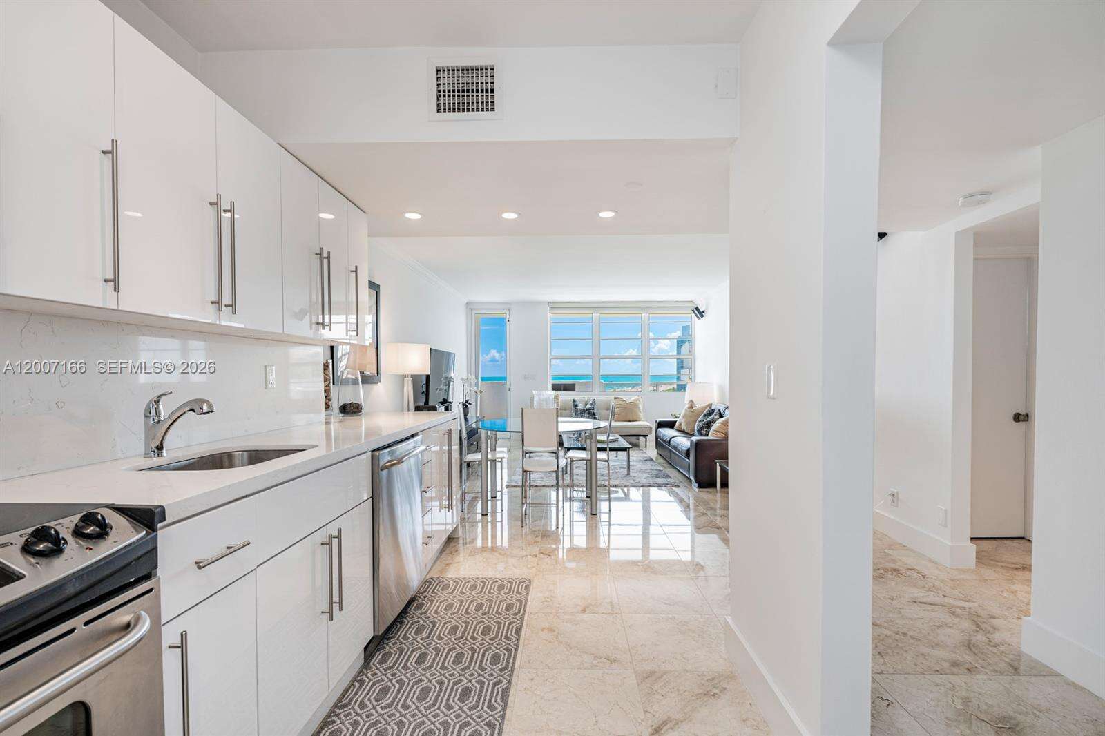 Decoplage Unit #944 | Picture 8