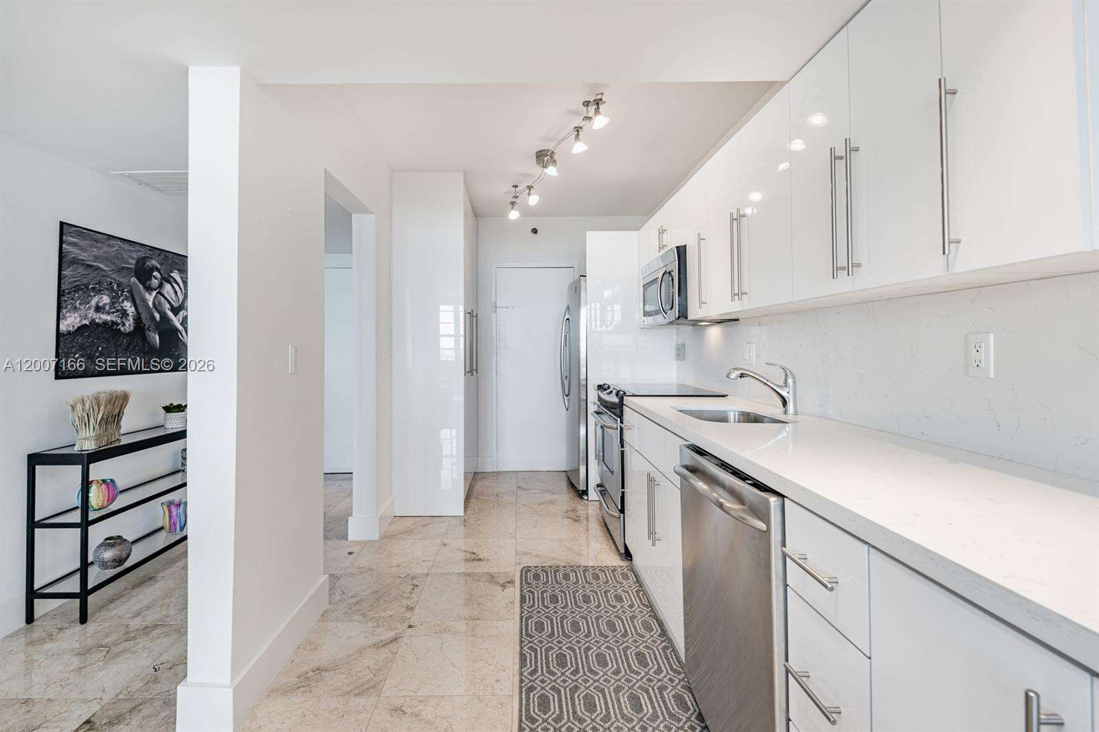 Decoplage Unit #944 | Picture 9