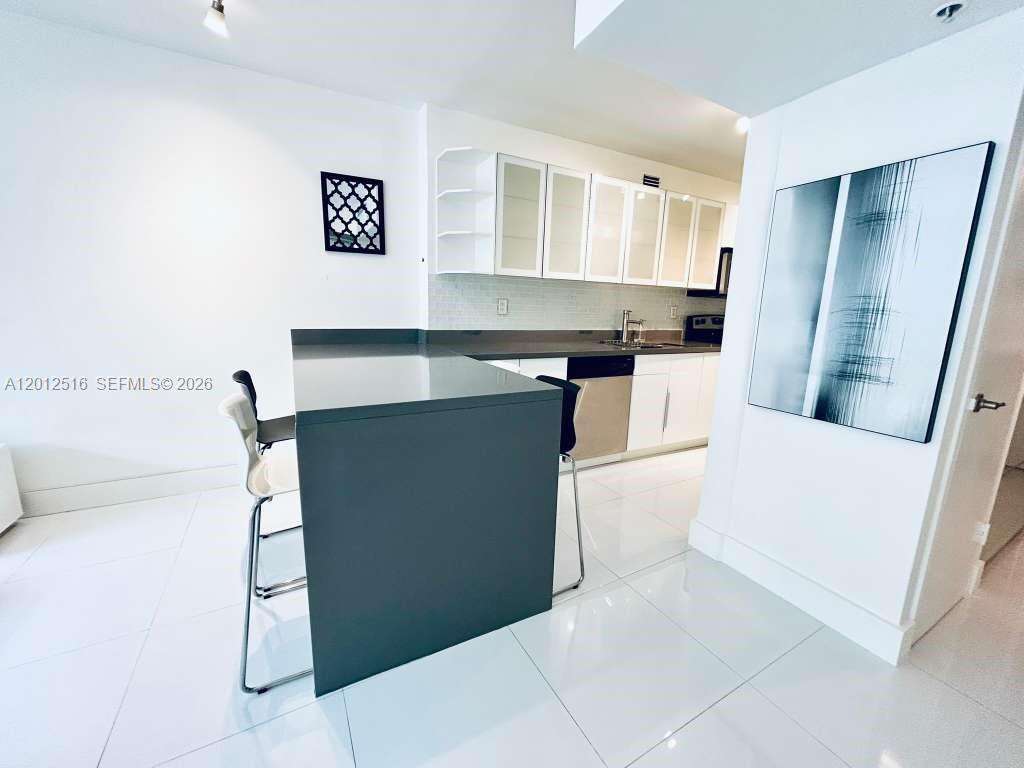 Decoplage Unit #526 | Picture 5