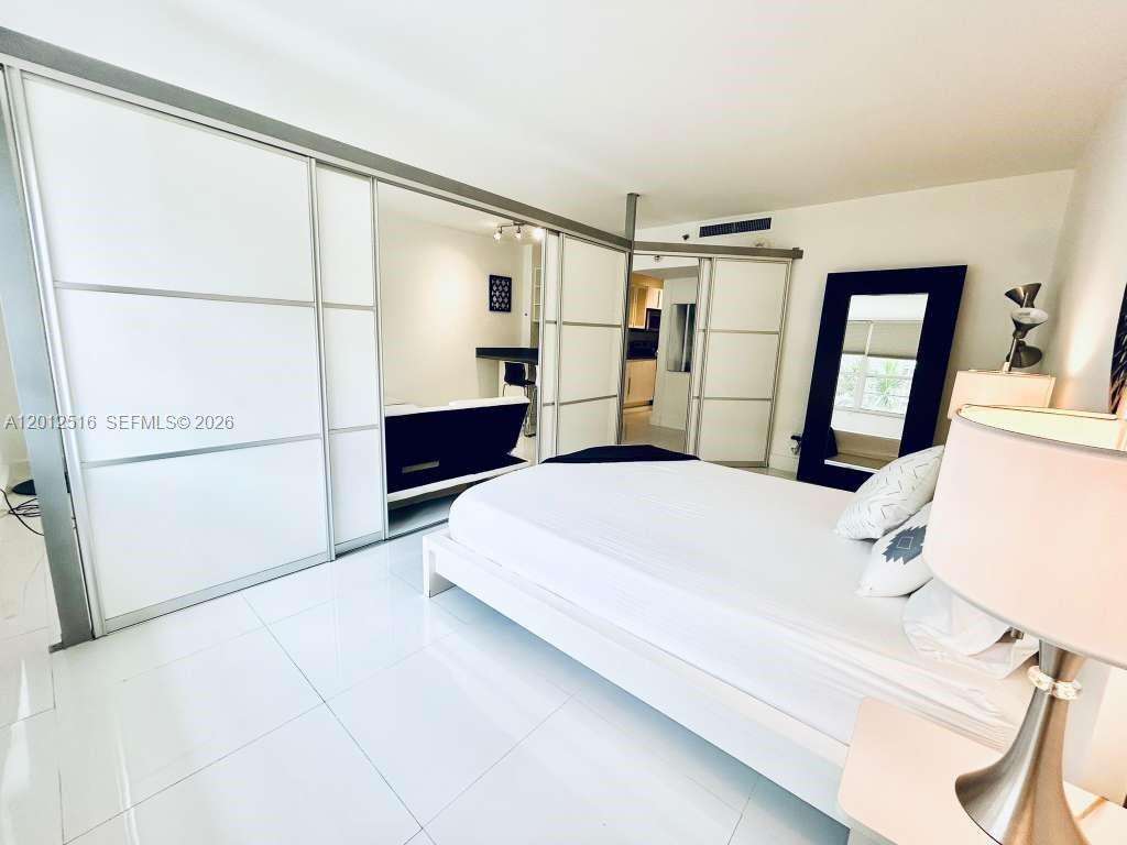Decoplage Unit #526 | Picture 8