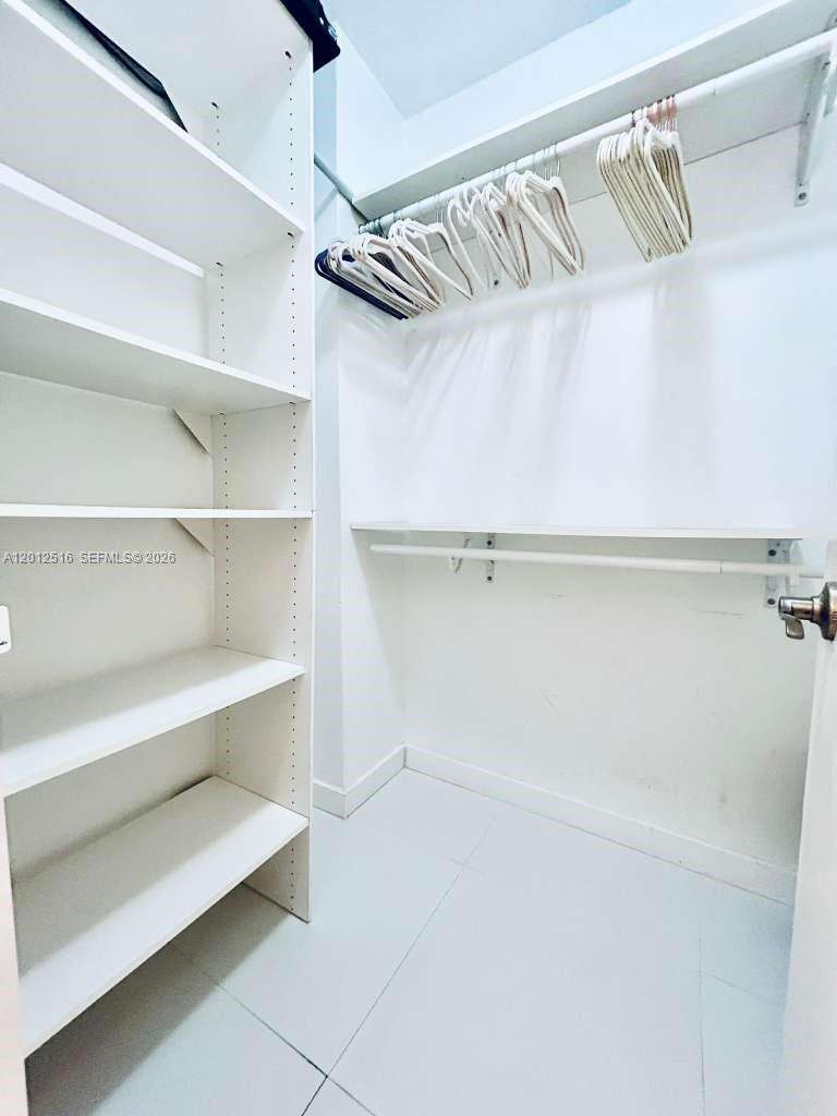Decoplage Unit #526 | Picture 10