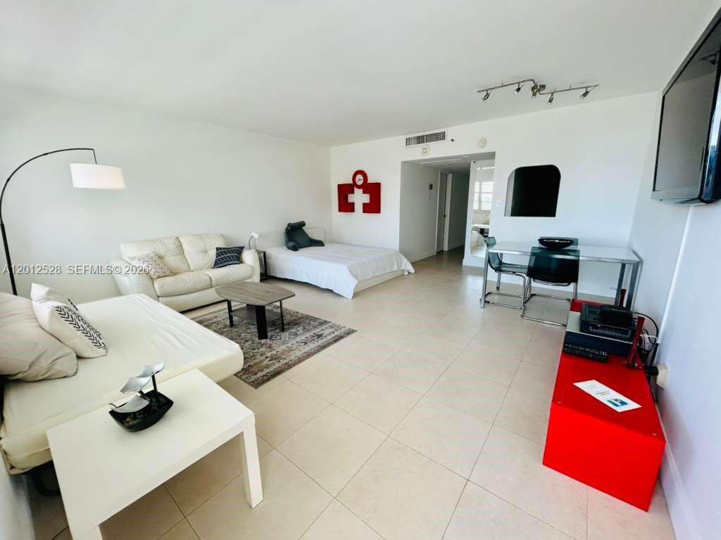 Decoplage Unit #1009 | Picture 2
