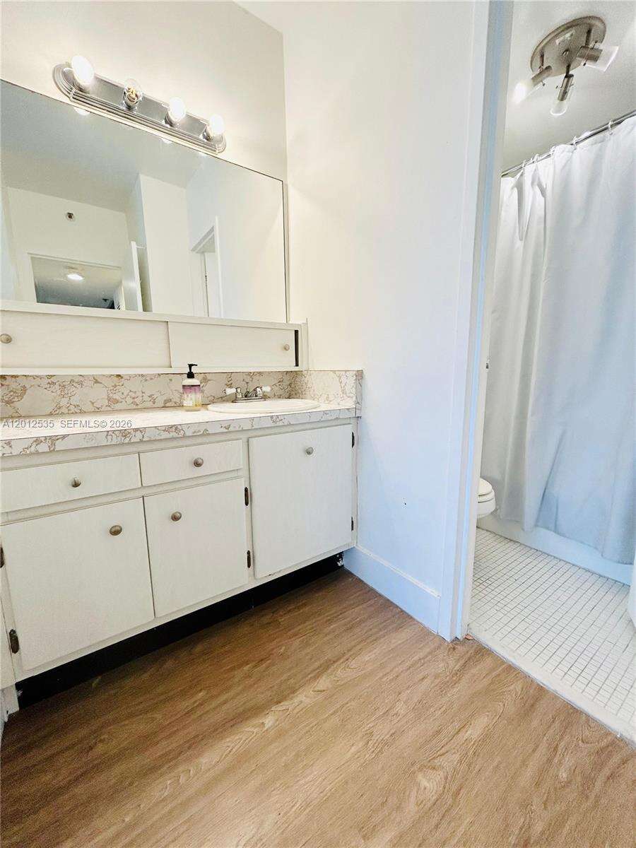 Decoplage Unit #922 | Picture 5