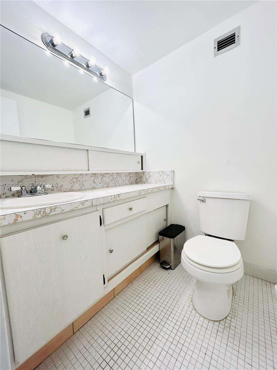 Decoplage Unit #922 | Picture 6