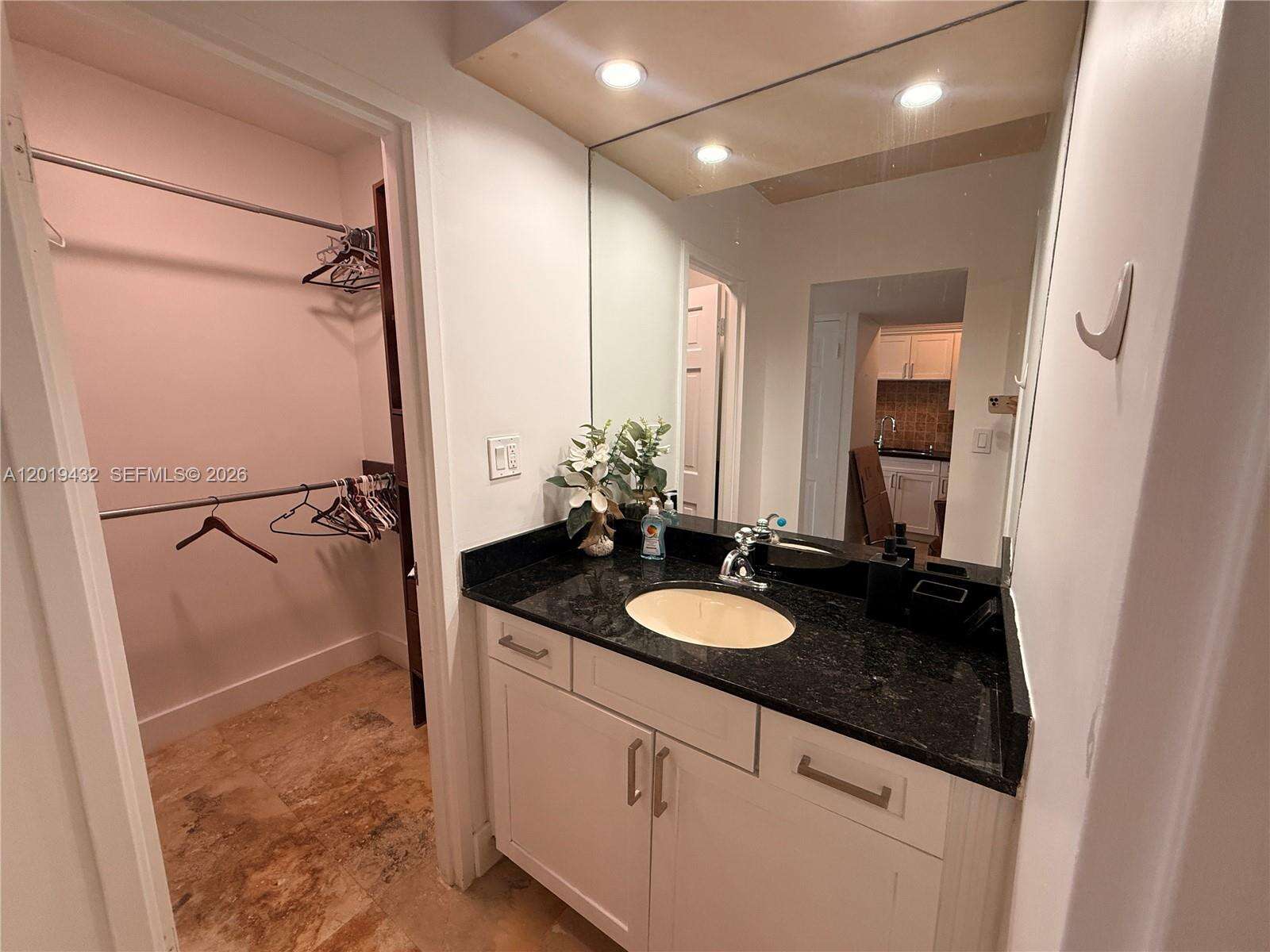 Decoplage Unit #1206 | Picture 10