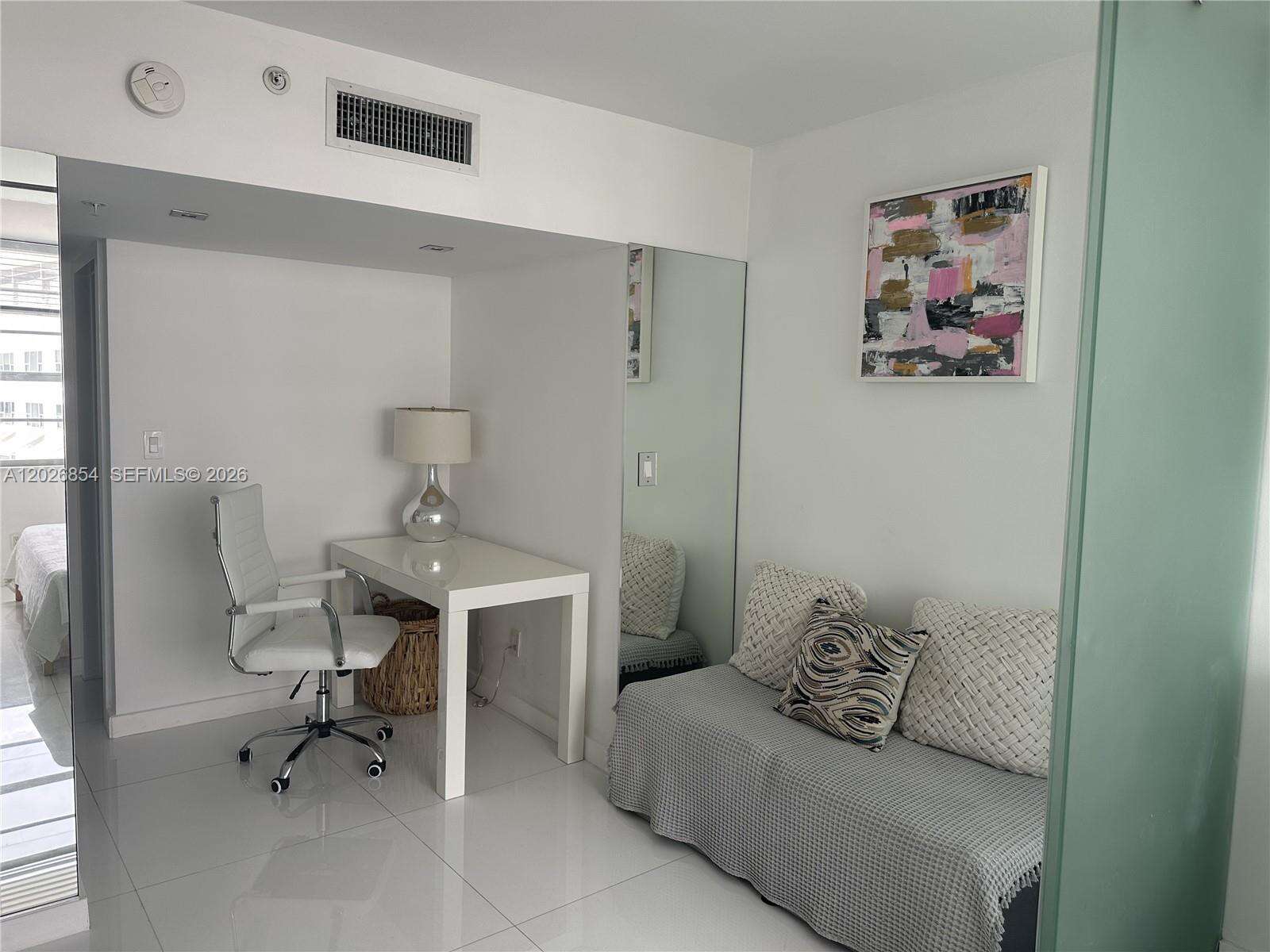 Decoplage Unit #835 | Picture 8