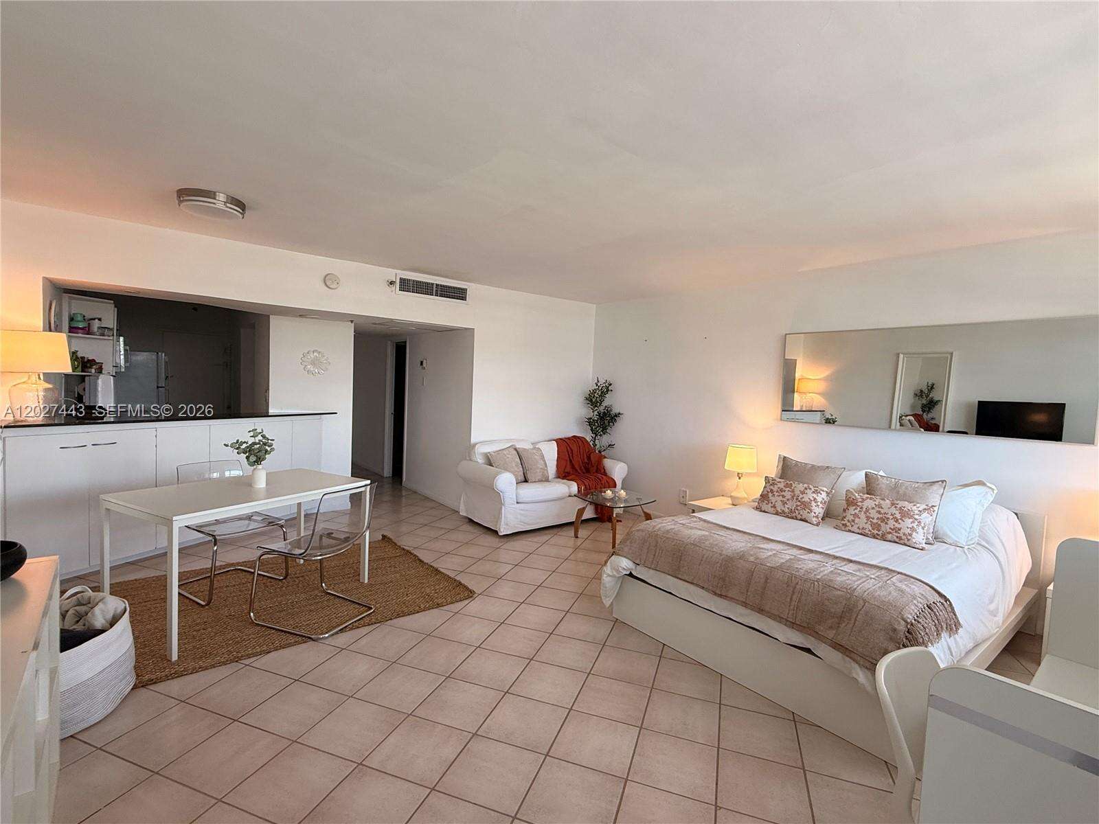 Decoplage Unit #1427 | Picture 1