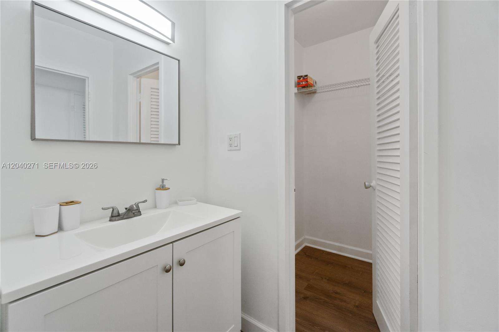 Decoplage Unit #538 | Picture 12