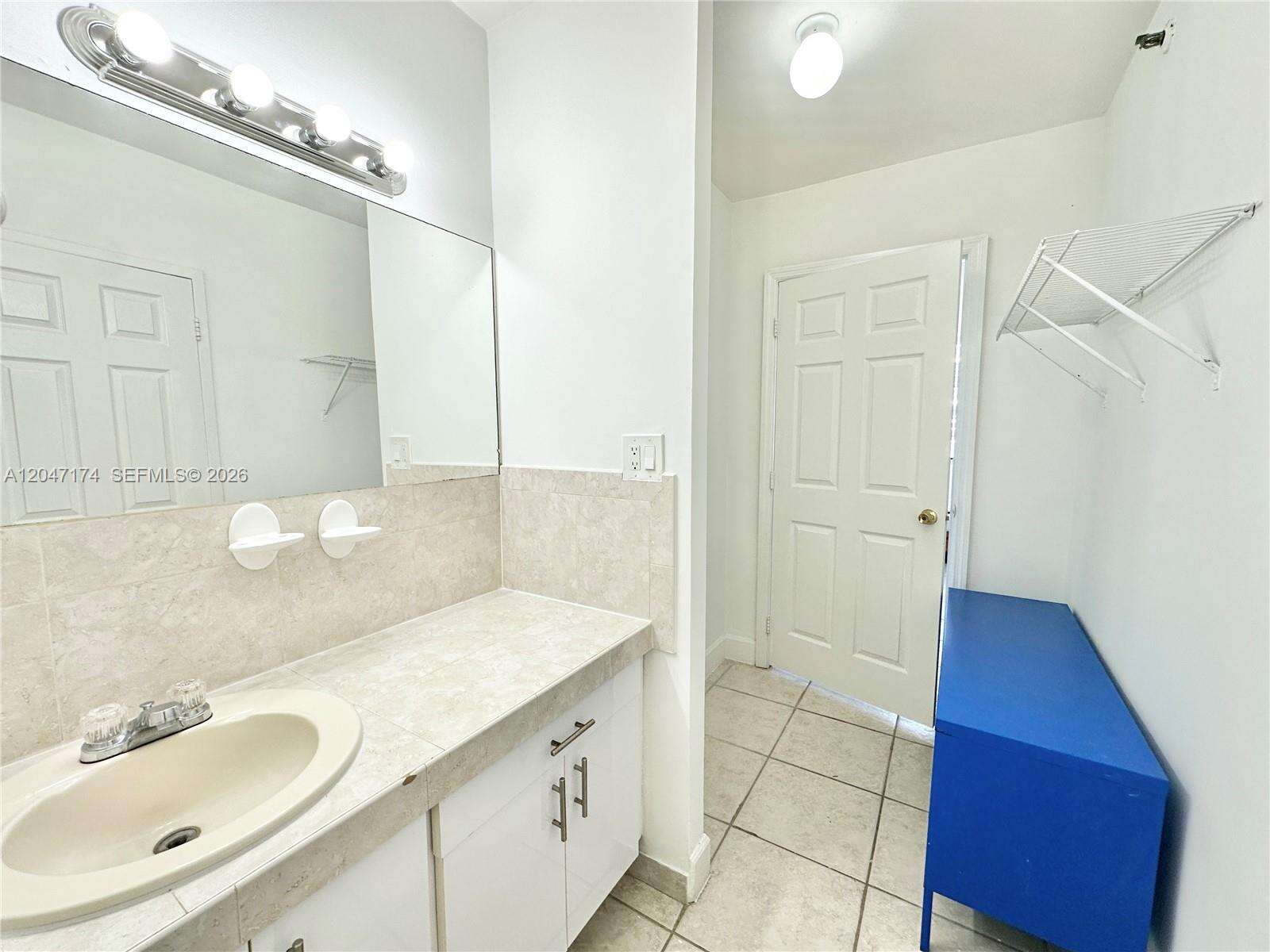 Decoplage Unit #1031 | Picture 16