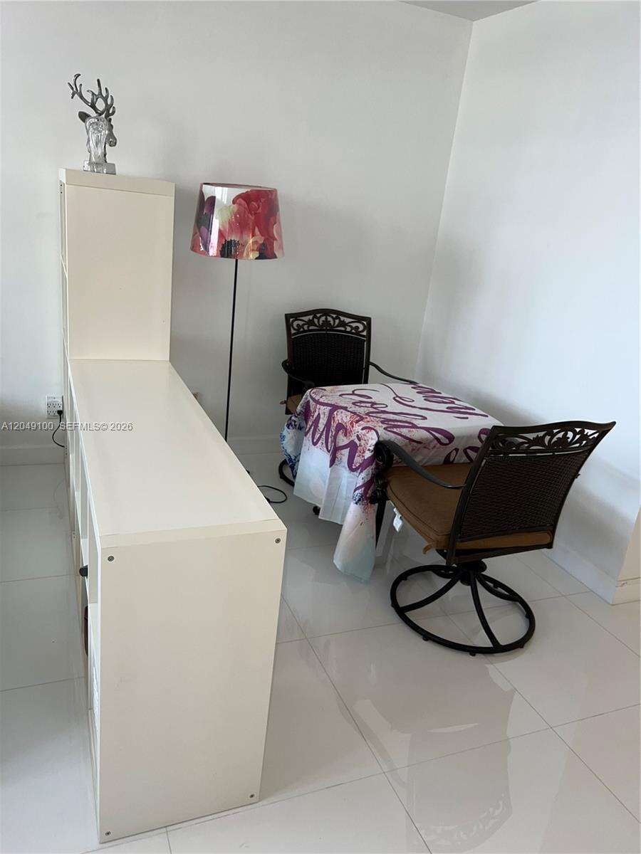 Decoplage Unit #909 | Picture 31